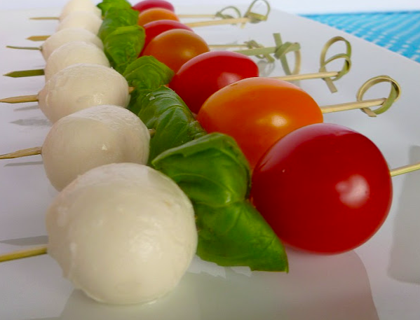 BOCCONCINI AND CHERRY TOMATO SKEWERS [CUSTOM ITEM - 10 MINS WAIT TIME]