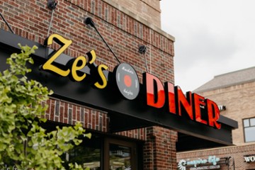 Ze's Diner Mendota Heights