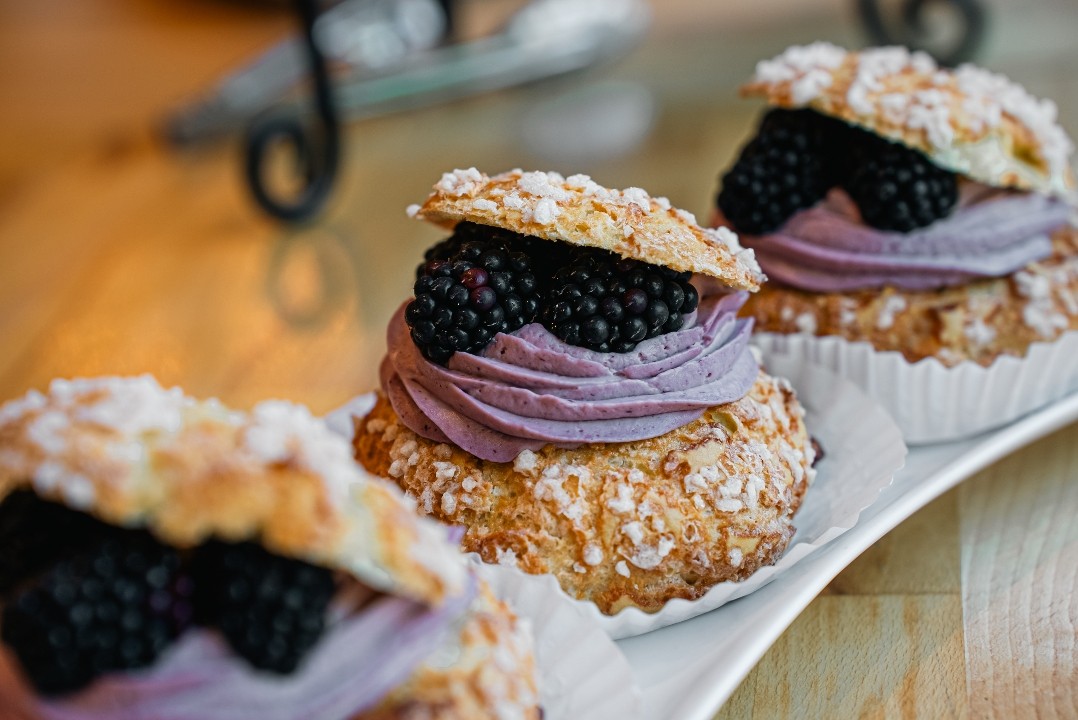 Bleu Door Bakery 2411 Main St