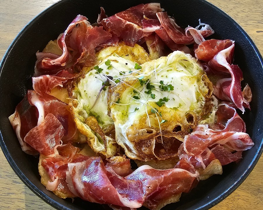 Huevos Rotos con Jamón