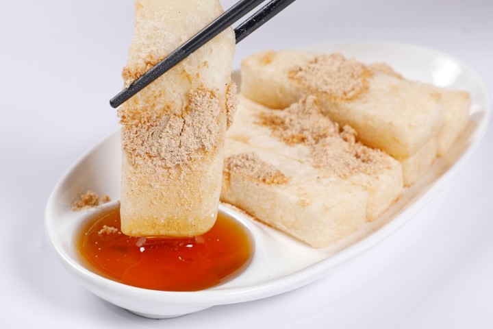 Fried Sticky Rice Cake with Brown Sugar Dipping Sauce 红糖糍粑