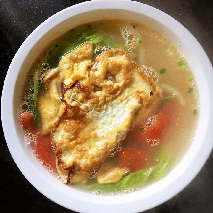 Fried Egg Soup with Tomato 番茄煎蛋汤