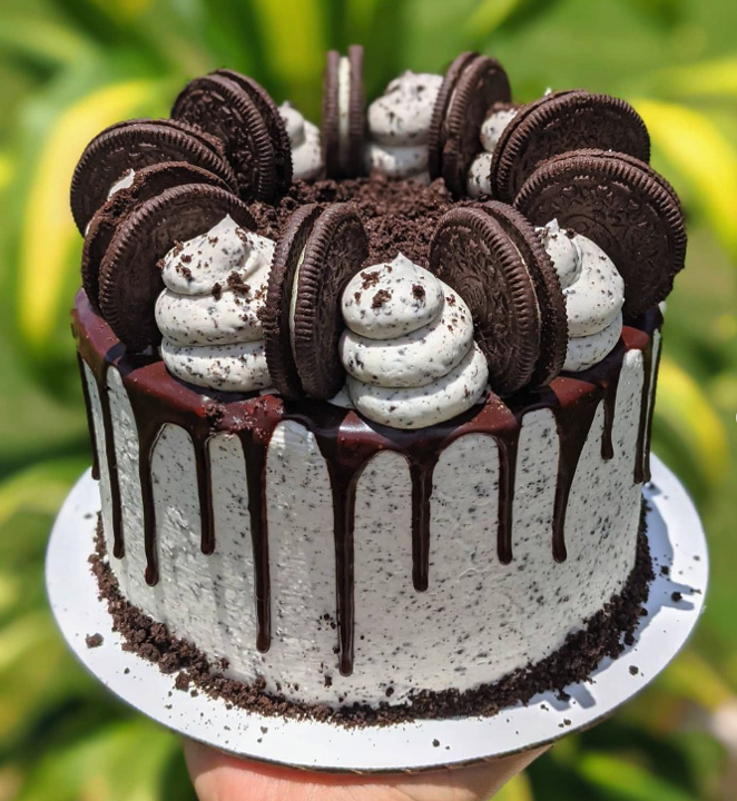Oreo Vanilla Cake