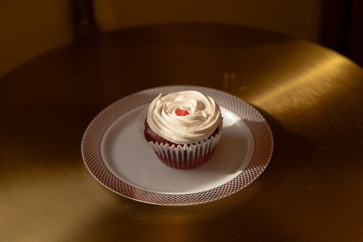 Red Velvet Cupcake w/Strawberry Cream Cheese