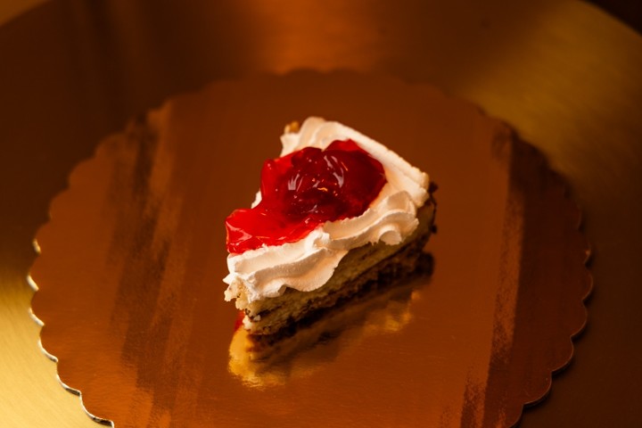 Mini Brownie Cheesecake w/ Strawberry