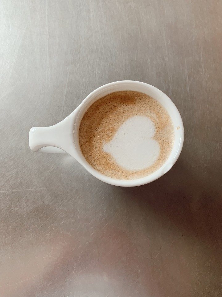 Cafe au lait (16 oz coffee & steamed milk)