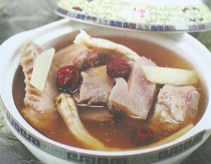 Stew Duck With Dang-gui In Clay Pot当归老鸭炖盅