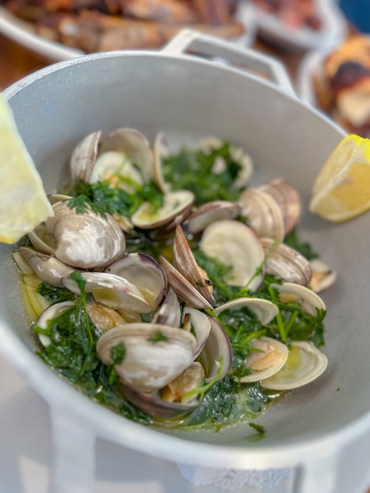 Clams in Garlic Sauce | Améijoas à Bolhão Pato