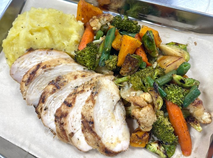 Organic Chicken Breast w/ Choice of 2 Sides