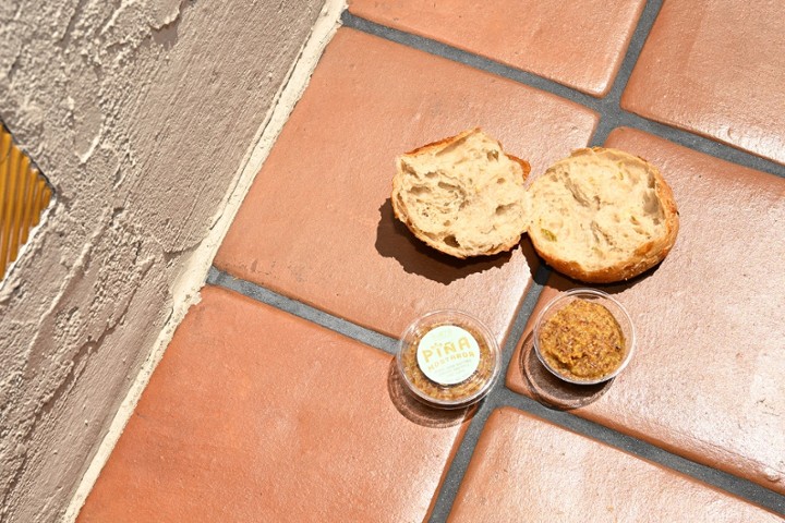 Piña Mustard (side) 2oz