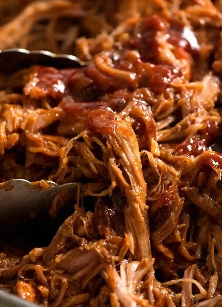 HICKORY-SMOKED BBQ PULLED PORK