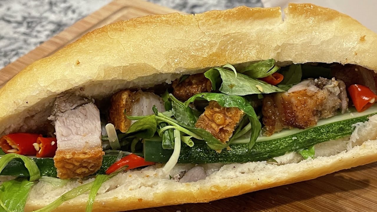 Bánh  Mì  Heo Quay/Roasted Pork Belly