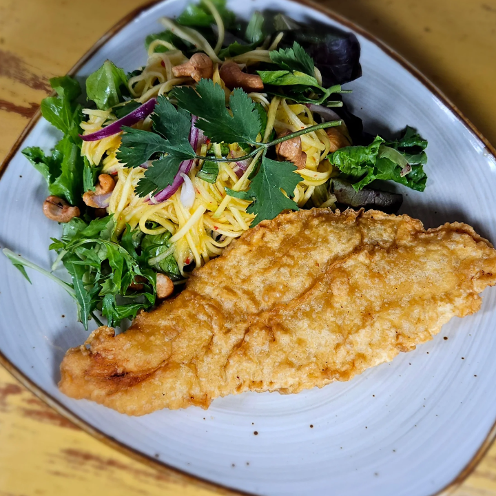 Crispy flounder / tofu with Spicy Mango salad
