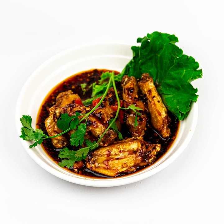 A4. Cánh gà chiên nuoc mam - Fish sauce Chicken Wings (6)