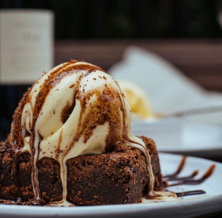 Chocolate Brownie w/Vanilla Ice Cream