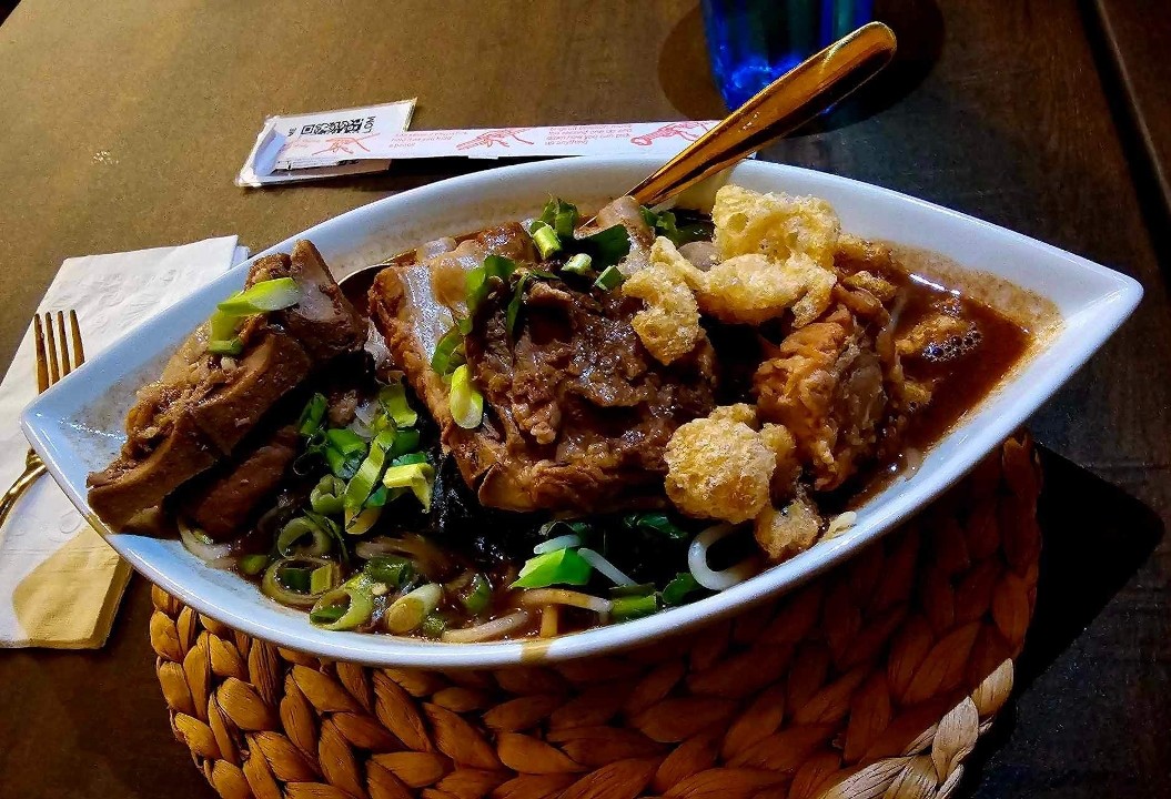 OXTAIL BOAT NOODLES