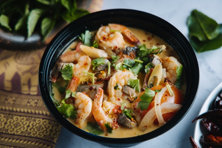 Tom Kha (Thai coconut soup)