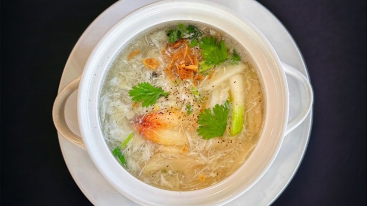 Sup Mang Cua (Crab Soup with Asparagus)