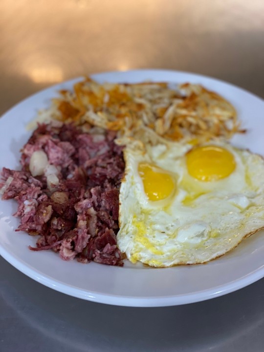 HOMEMADE CORNED BEEF HASH & EGGS