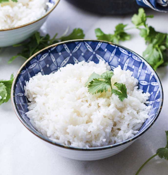 蒜 苗 白 飯 Steamed Jasmine Rice