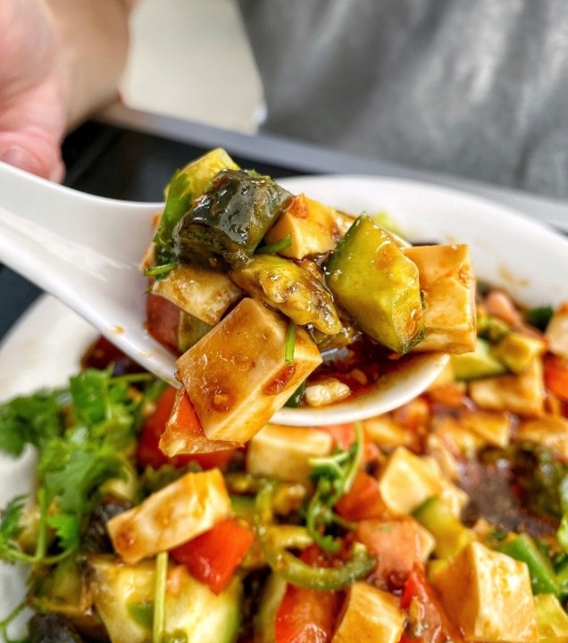 香蒜牛油果皮蛋豆腐 Avocado Tofu Salad with Garlic & Thousands Years Egg