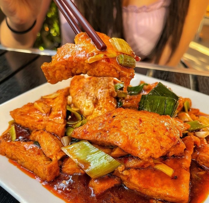家常豆腐 Fried Tofu & Ground Pork in Spicy Sauce