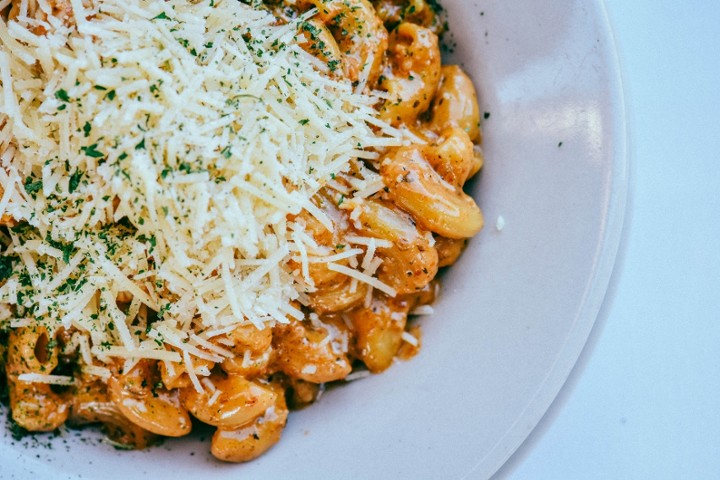 Tomato Garlic Pesto Macaroni