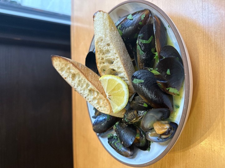 Mussels with Wine Sauce