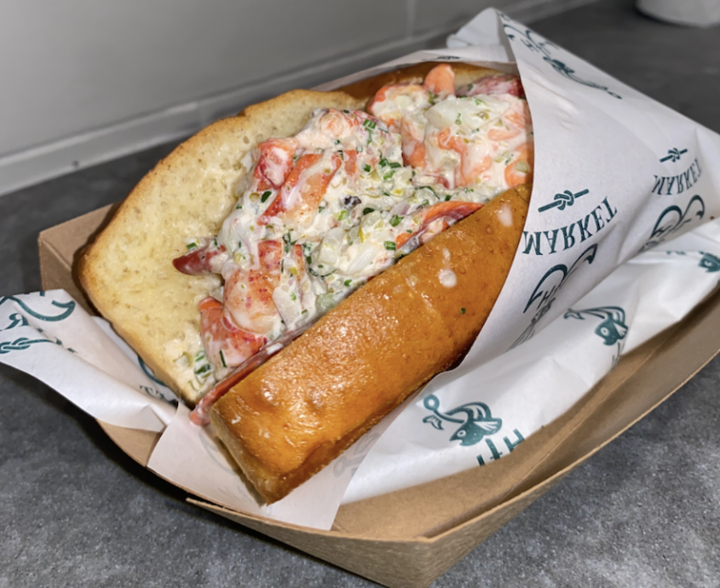CLASSIC COLD LOBSTER ROLL