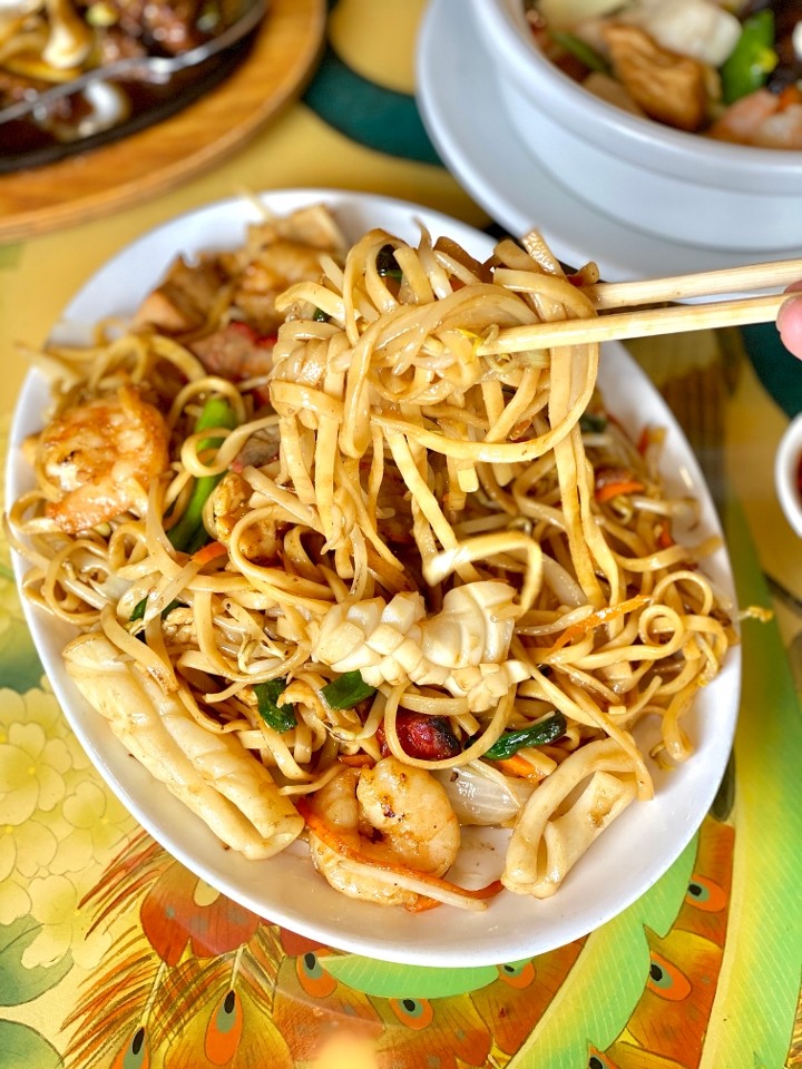 N2. Seafood Noodles