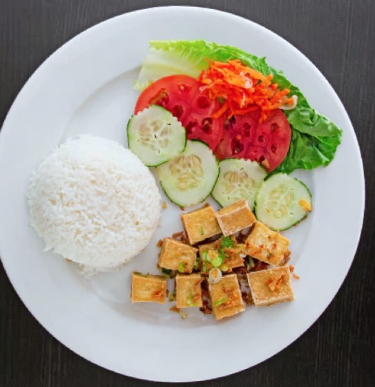 Com Tofu Nuong - Grilled Tofu Rice Platter