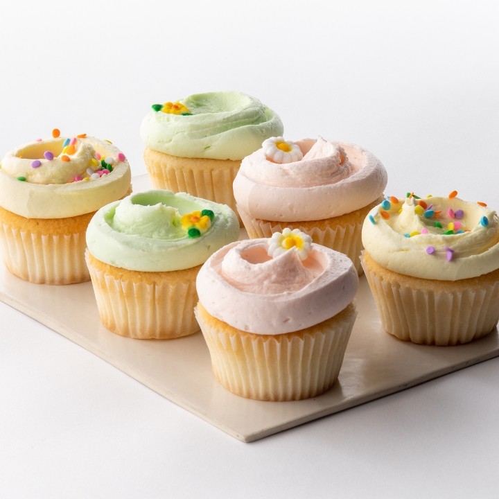 Vanilla Cupcakes w/ Vanilla Buttercream - 6 Count