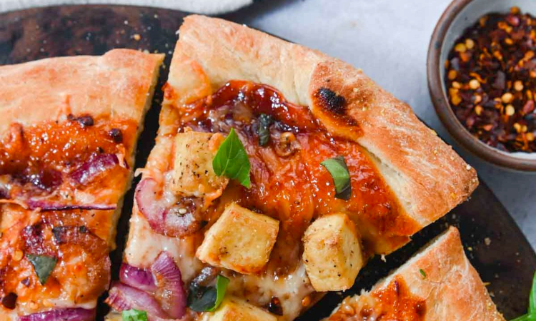 Large Vegan BBQ Tofu Pizza