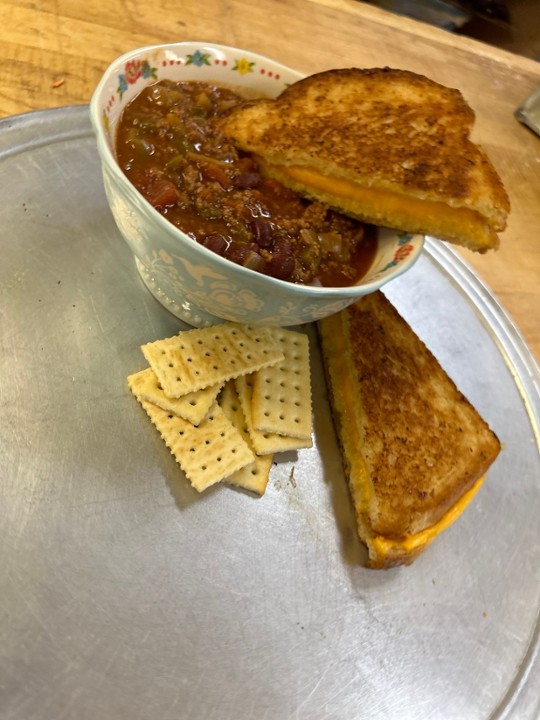 8oz Hearty Meat Chili w/ Grilled Cheese