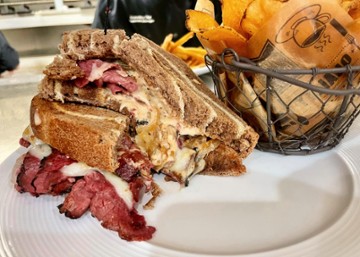 BREAKS Eatery & Bar