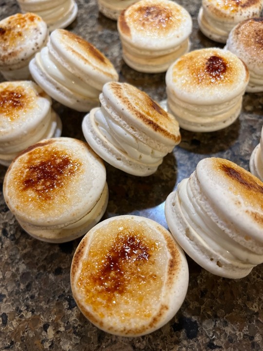 Crème Brûlée Macaron