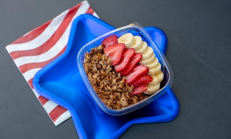 red white & blue smoothie bowl