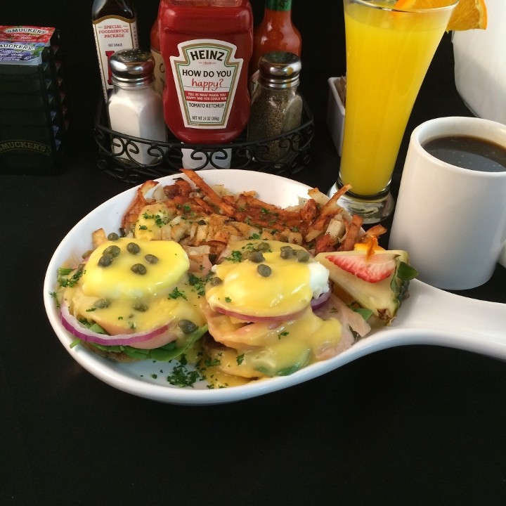 Smoked Salmon-N-Eggs Benedict
