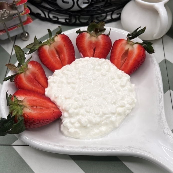 Cottage Cheese/5 Strawberries