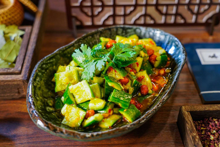 拍黄瓜 Spicy Cucumber Salad