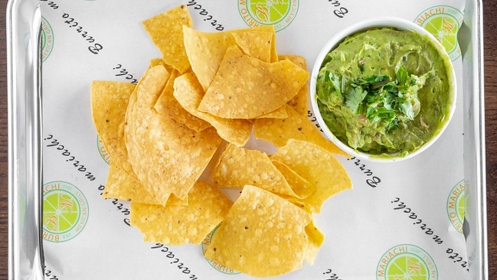 Corn Chips with Guacamole (4 oz)