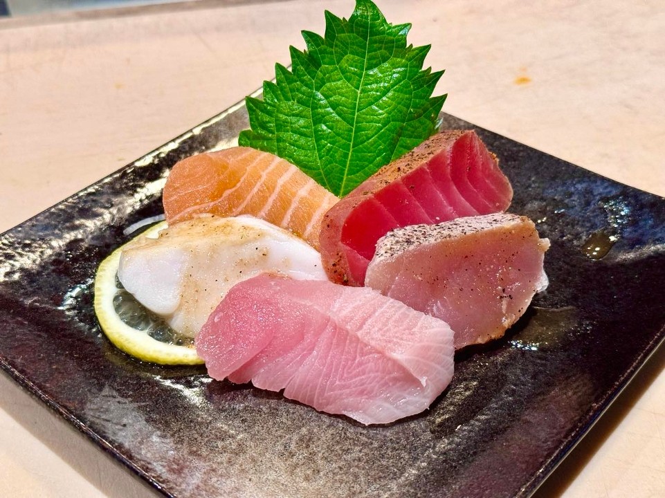 5 Pieces Sashimi Platter