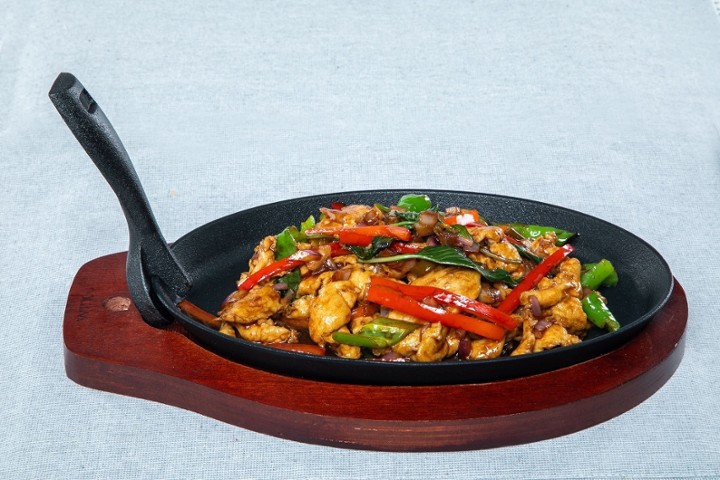 Sizzling Chicken w. Mixed Pepper & Basil