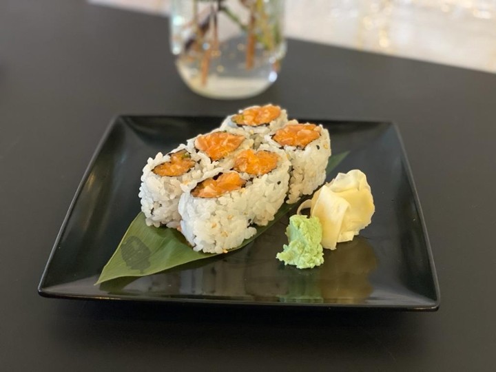 SPICY SALMON ROLL