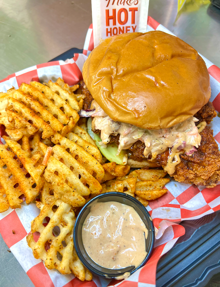 CLASSIC HOT CHICKEN & WAFFLE FRIES