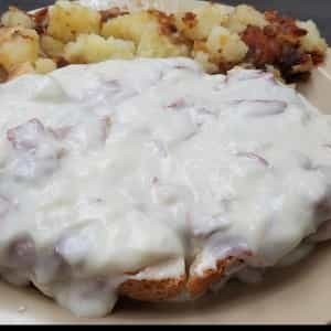 CHIPPED BEEF ON TOAST with Home Fries