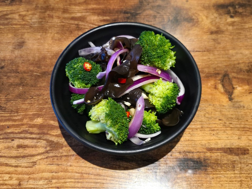 Spicy Cold Wood Ear Mushroom and Broccoli Salad 凉拌木耳西兰花