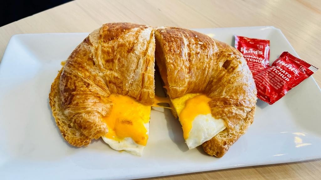 Croissant w/ Egg & Cheese