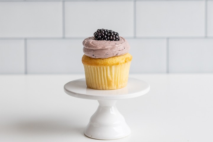 Buttermilk cupcake w/ Blackberry Buttercream