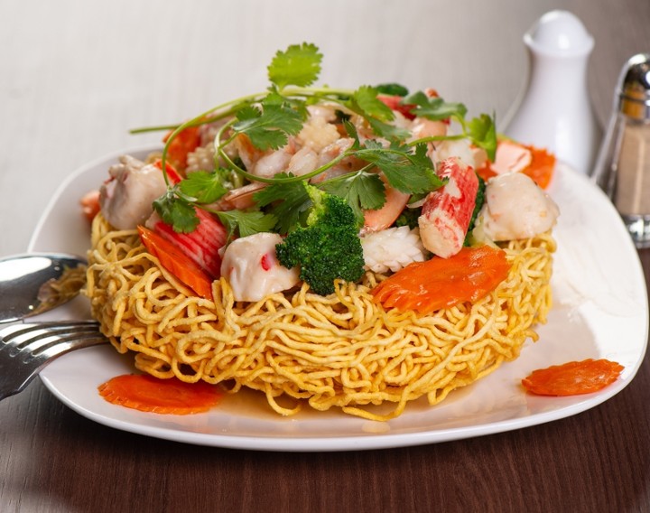 Crispy Egg Noodle Seafood - Mi Xao Gion Hai San